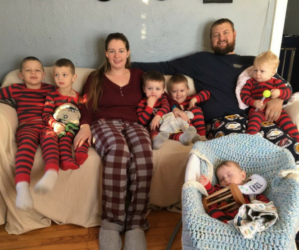 Meet Jena:  A Thumb Mom with Lots of Littles!