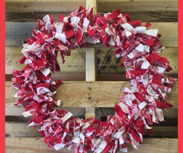 Crafty Mom: DIY Christmas Rag Wreath