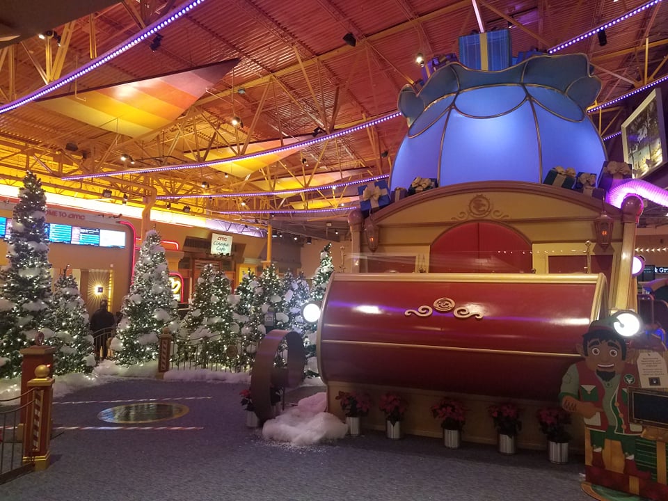 Santa's Flight Academy at Great Lakes Crossing Outlets