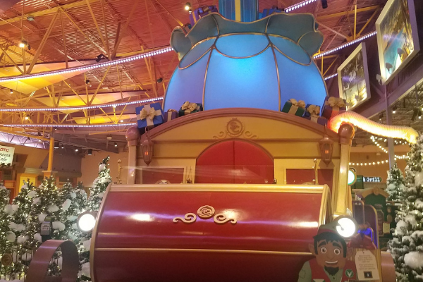 Experience the Magic of Christmas: Santa’s Flight Academy at Great Lakes Crossing Outlets