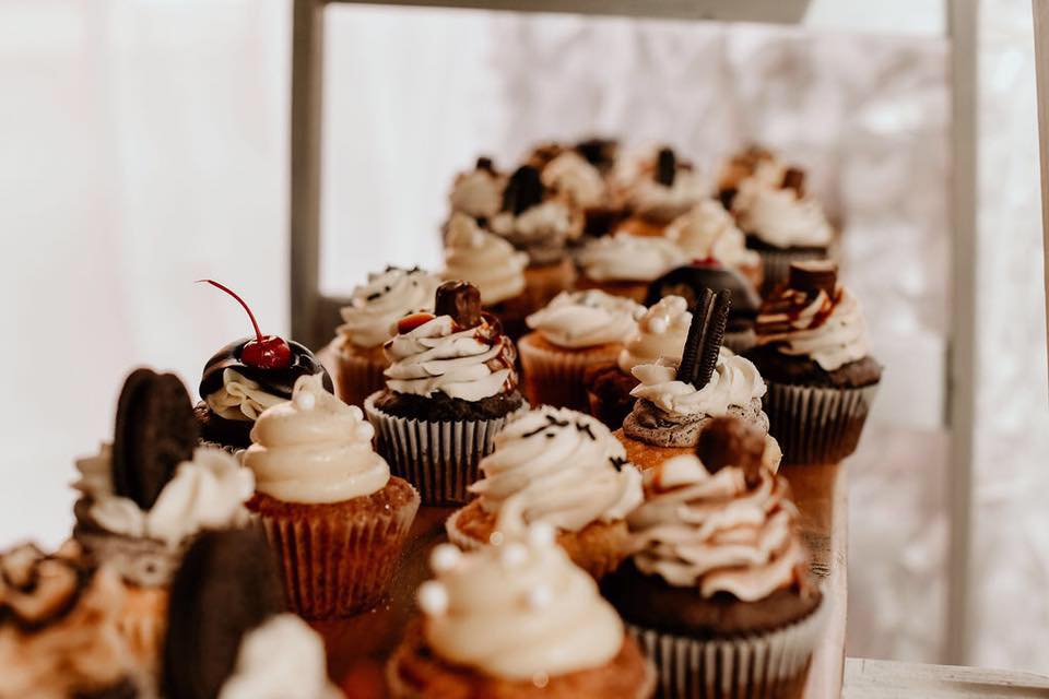 Village of Holly Cupcakes & Kisses, Holly