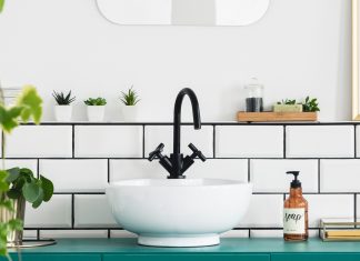 5 Ways to Clean up Your Bathroom Without Scrubbing a Thing